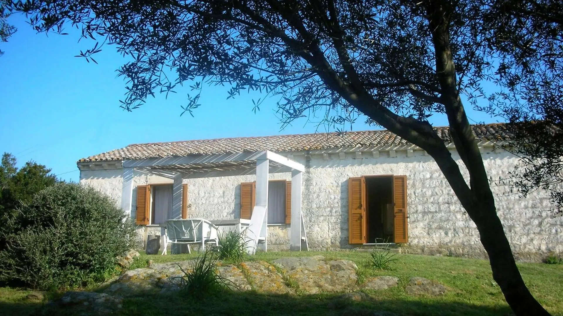 Ferienhaus Stazzo Mit Garten In Luogosanto
